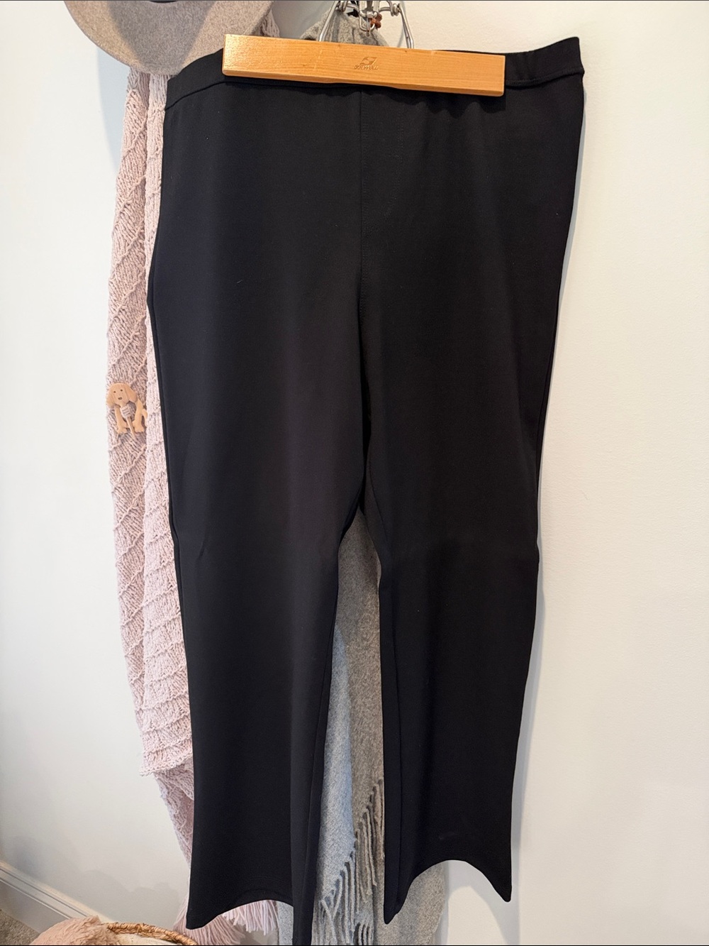 Women’s Black Pull-On Knit Wide Leg Leggings